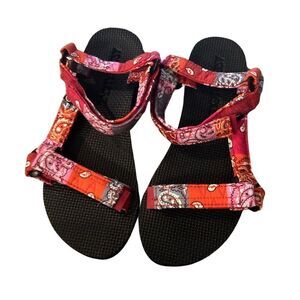 NWOT Arizona Love Trekky bandana quilt sandal